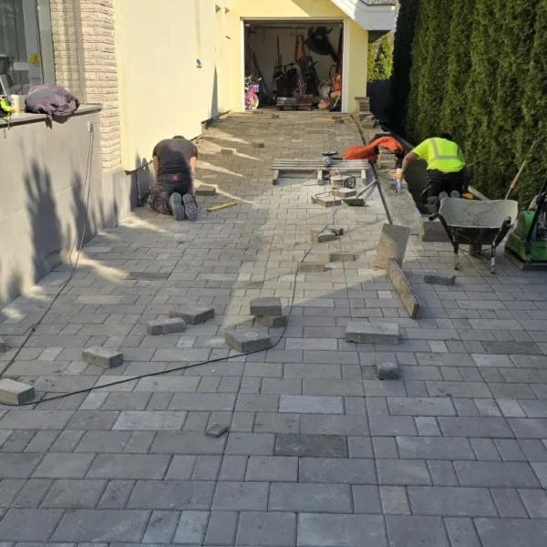 Térkövezés és tereprendezés – 20. fotó